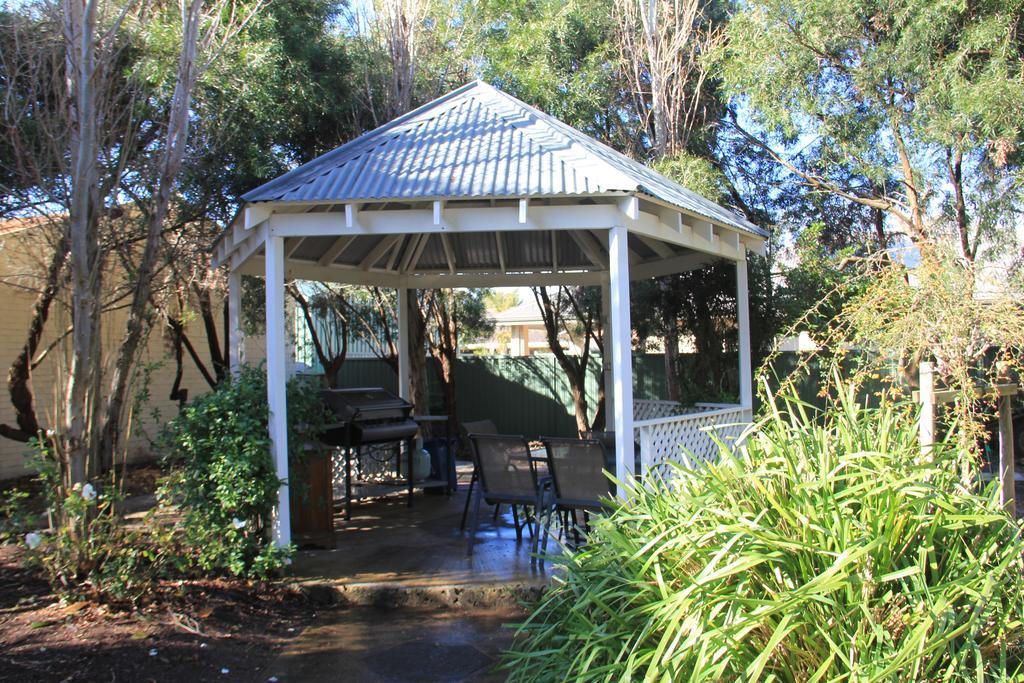Busselton Ithaca Motel Екстер'єр фото