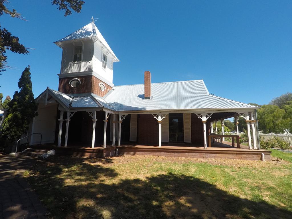 Busselton Ithaca Motel Екстер'єр фото